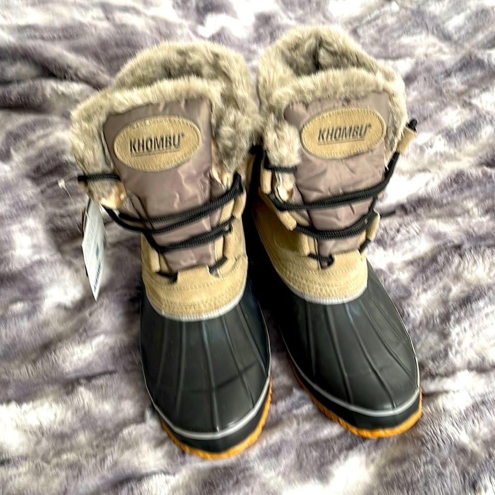 Khombu Black and Gray Winter Boots Size 9